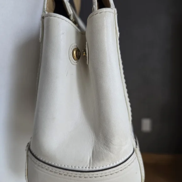 COACH Handbag Shoulder Bag. Off White with Brown and Tan Signature Logo